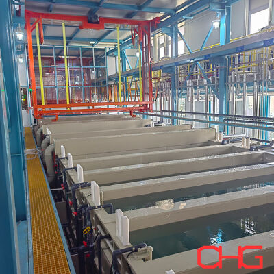 Linha de revestimento contínua E com tanques de anodização de grande capacidade e processos de pré-tratamento de vários estágios